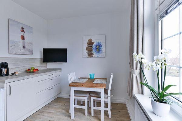 App-8-in-strandnaher-Lage-Baederstil-Villa-in-Wenningstedt-Sylt Apartment in Wenningstedt-Braderup