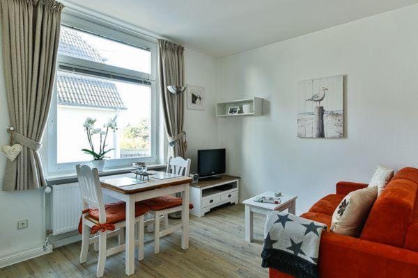 App-7-in-strandnaher-Lage-Baederstil-Villa-in-Wenningstedt-Sylt Apartment in Wenningstedt-Braderup