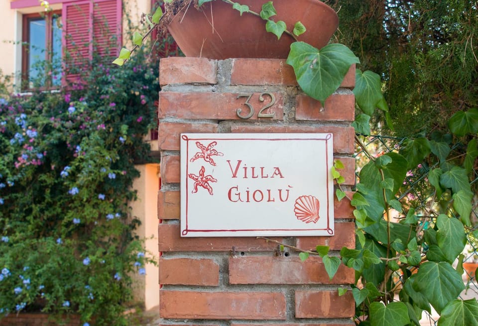 Facade/entrance, Logo/Certificate/Sign