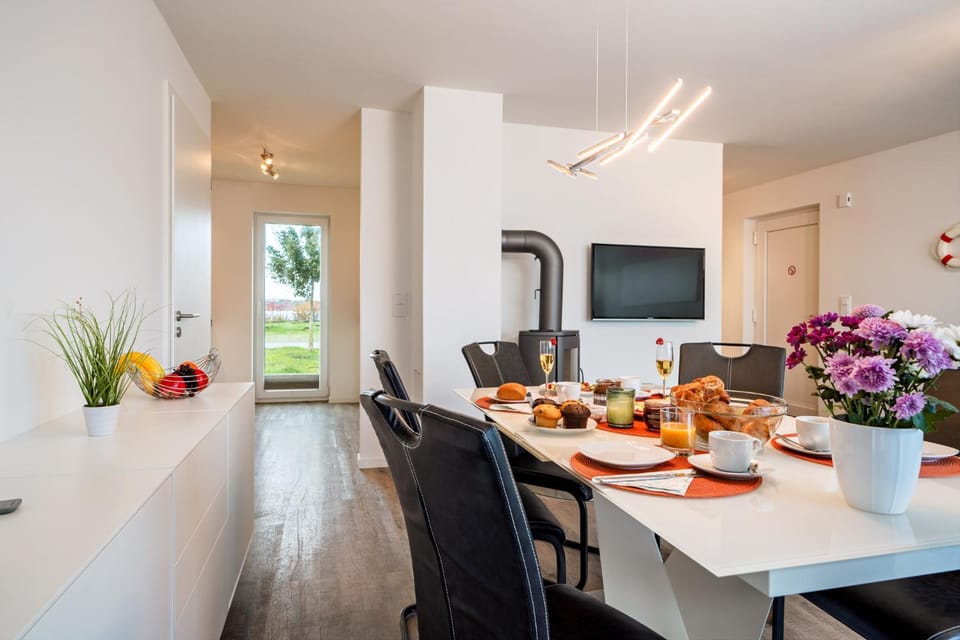 TV and multimedia, Living room, Dining area