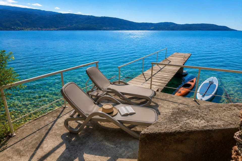 Solarium, Lake view
