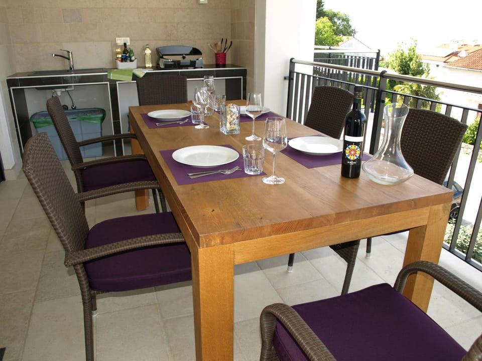 BBQ facilities, Balcony/Terrace, Kitchen or kitchenette, Seating area, Dining area