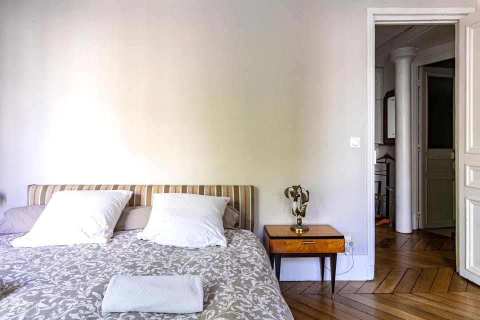 Bed, Photo of the whole room, Bedroom, towels