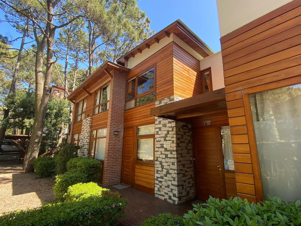 Property building, Spring, Day, Garden, Garden view