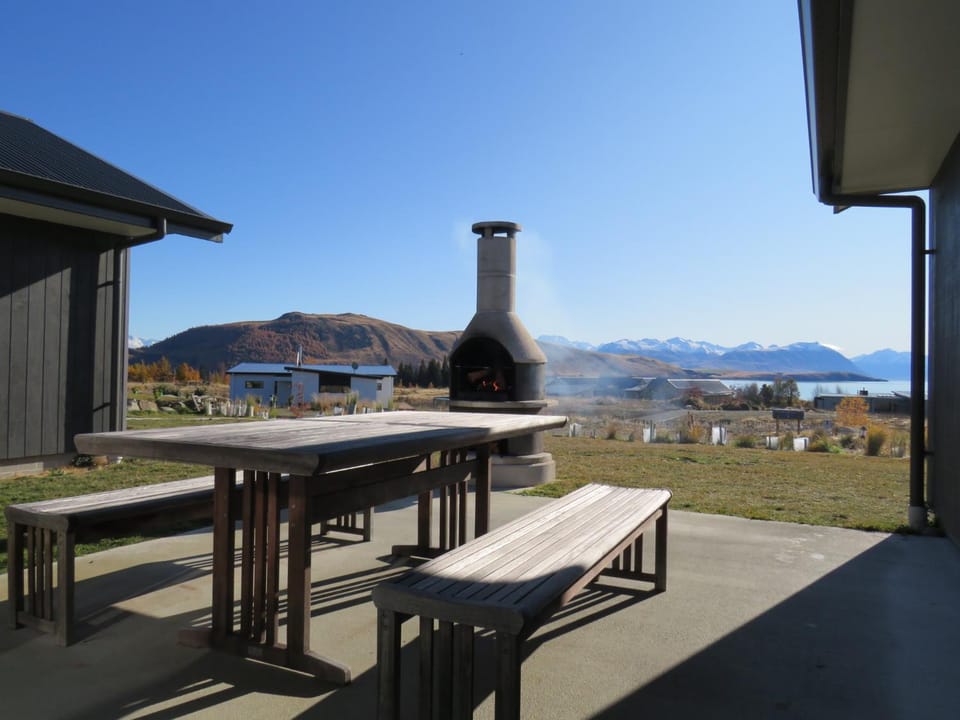 Patio, Day, Natural landscape, BBQ facilities, View (from property/room), Balcony/Terrace, Dining area, Lake view, Mountain view