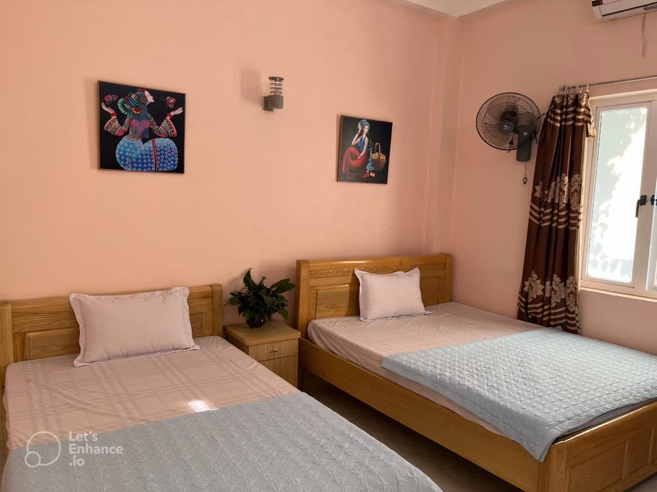 Decorative detail, Bedroom, fireplace, air conditioner