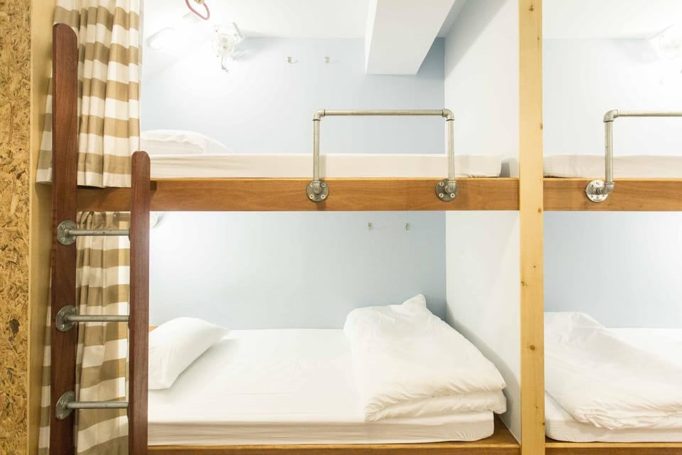 Bedroom, bunk bed