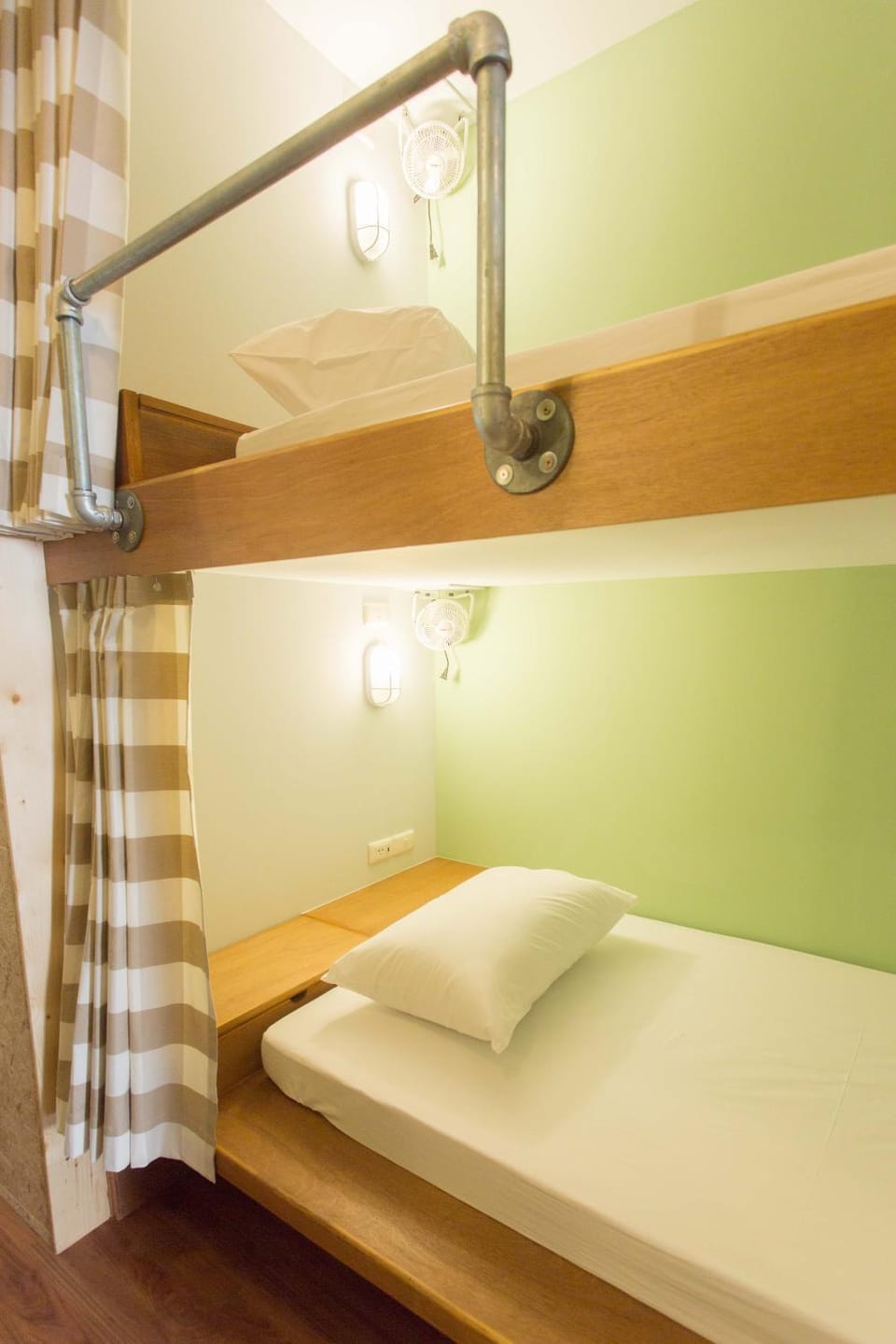 Barn & Bed Hostel at BTS Phrom Phong Hostel in Bangkok
