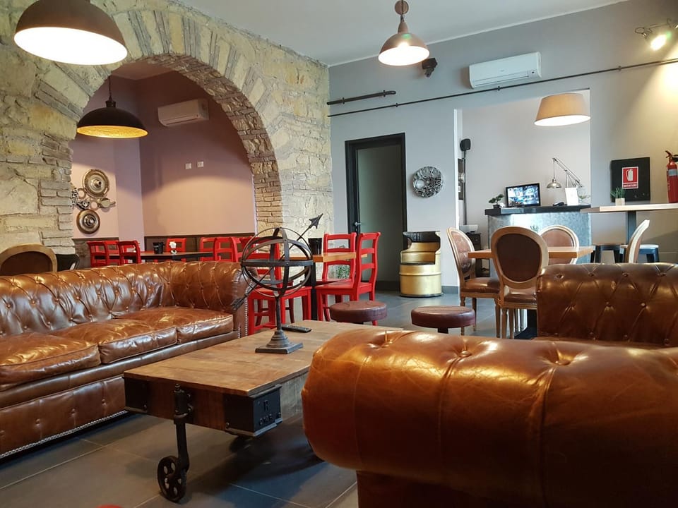 Communal lounge/ TV room, Lobby or reception, Dining area