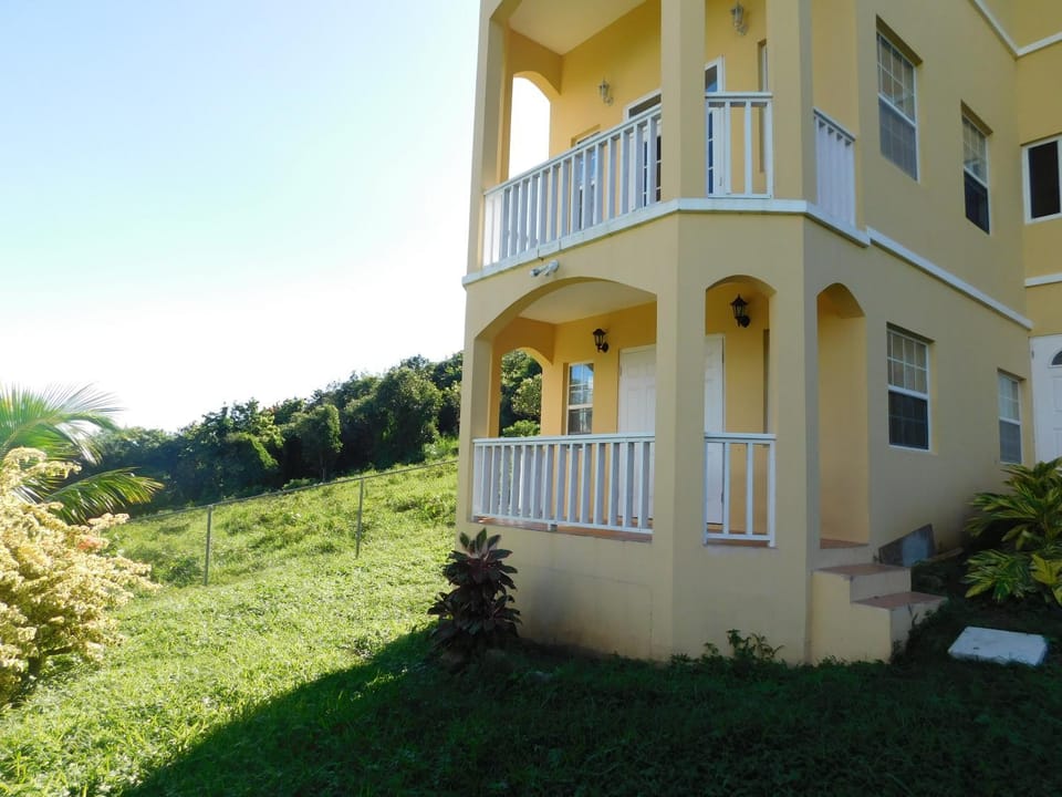 Facade/entrance, Natural landscape, Balcony/Terrace, Mountain view