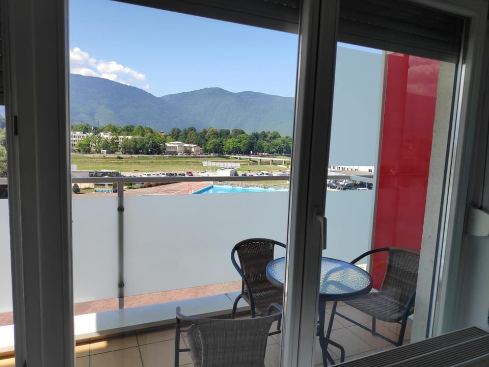 Balcony/Terrace, Landmark view, Mountain view, Pool view, River view