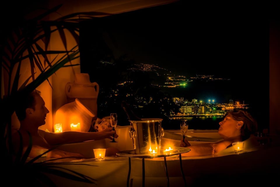 City view, City view, Landmark view, Sea view, Sea view, Swimming pool
