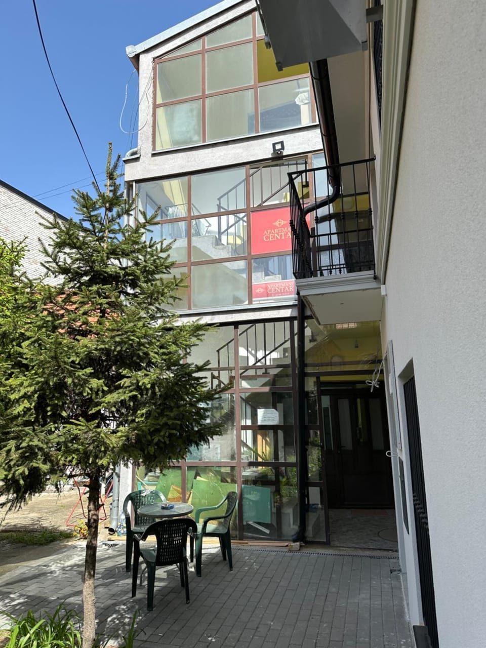 Property building, Facade/entrance, Day, Garden, View (from property/room)