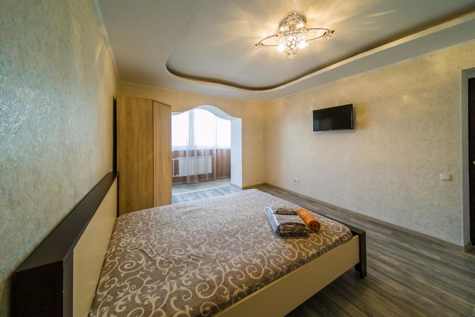 Bed, TV and multimedia, Bedroom