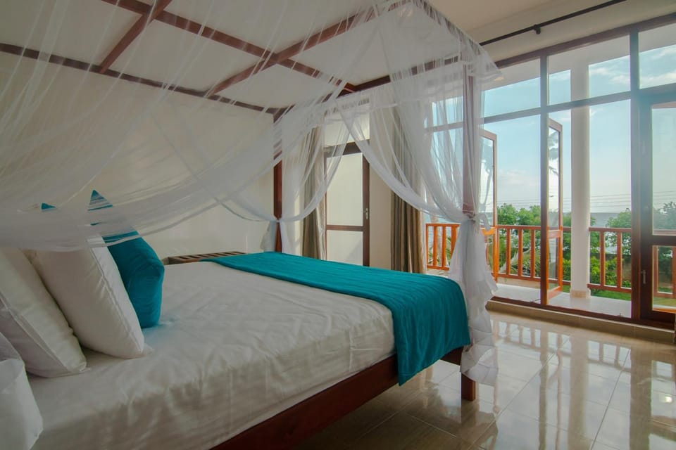 Savenrose Beach Villa Hotel in Southern Province