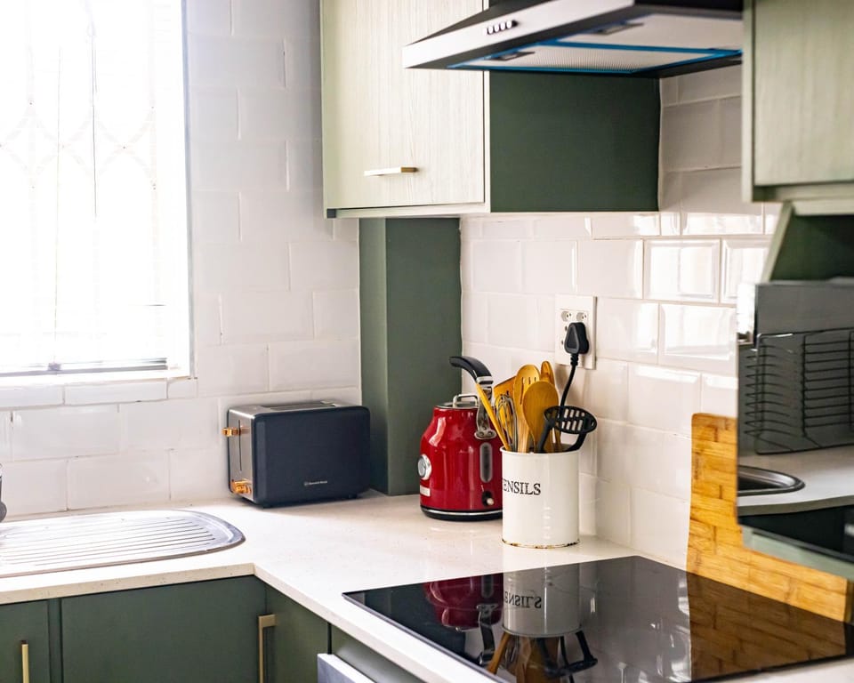 Coffee/tea facilities, Breakfast, microwave, toaster, kitchen
