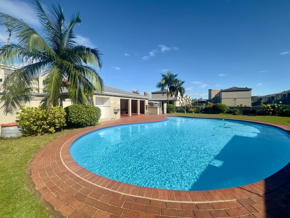 Property building, Garden, Swimming pool, Swimming pool