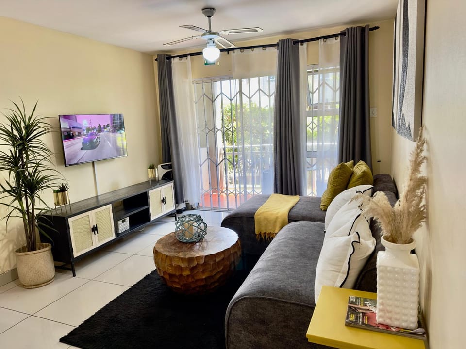 TV and multimedia, Decorative detail, Seating area, Entertainment
