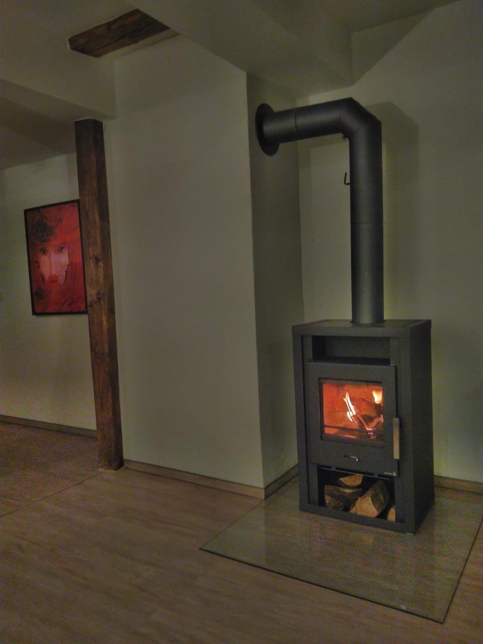 Photo of the whole room, Decorative detail