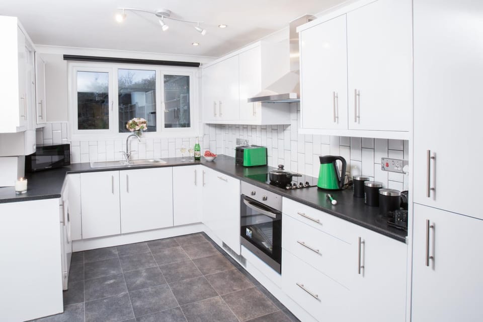 Kitchen or kitchenette, Communal kitchen