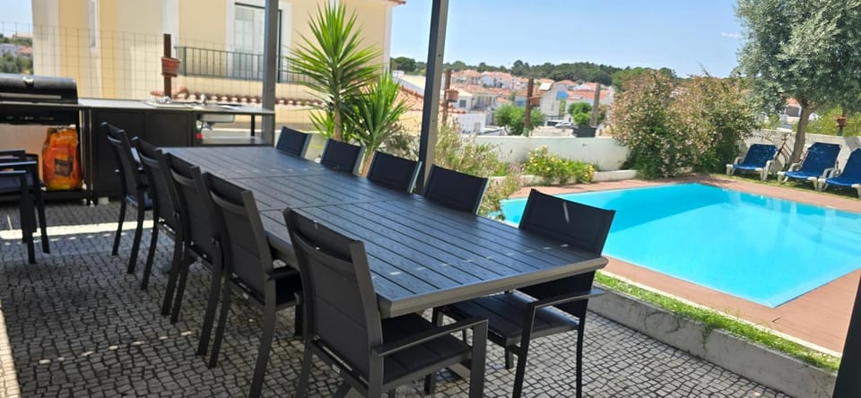 Dining area, Pool view