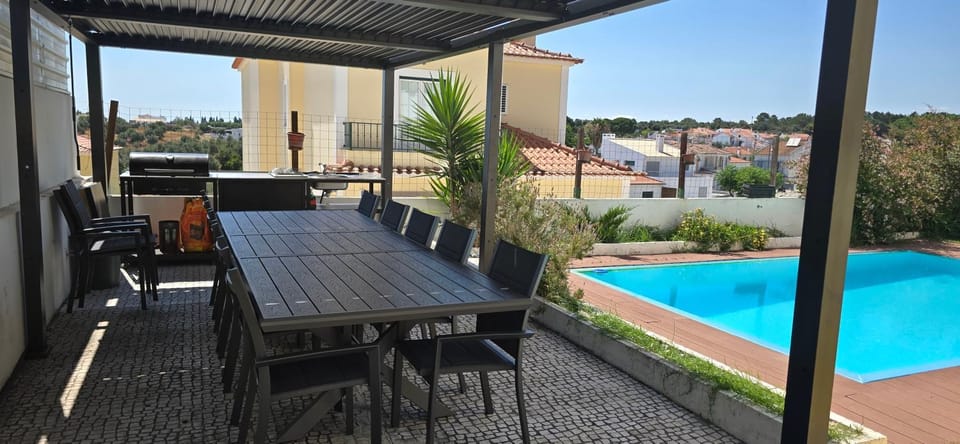 View (from property/room), Dining area, Pool view