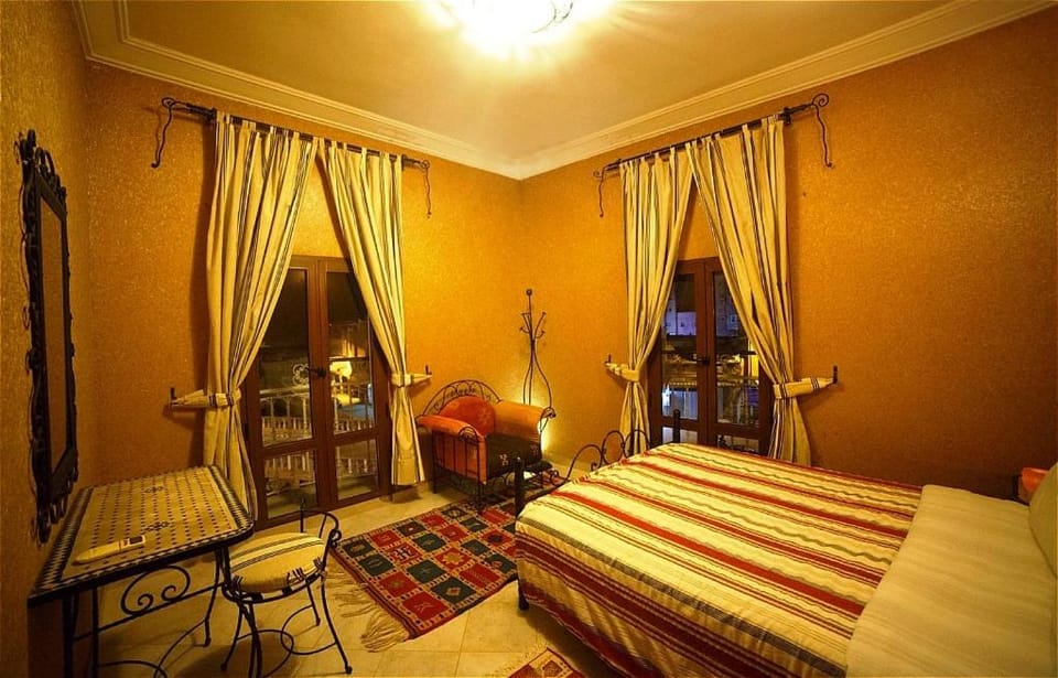 Bed, Living room