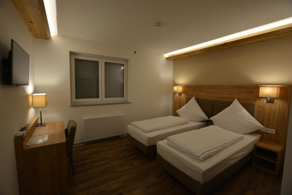 Photo of the whole room, Decorative detail