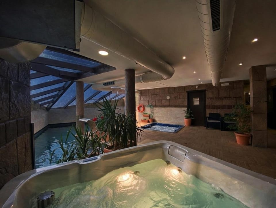 Hot Tub, Swimming pool