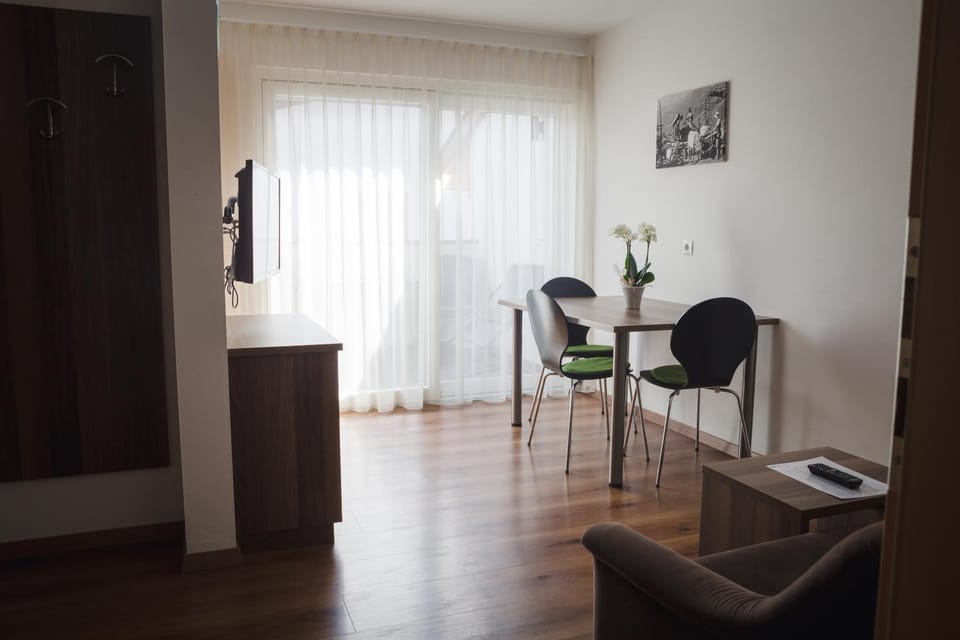 Living room, Seating area, Dining area