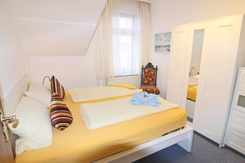 Kapitaenshaus-Lassen-Zimmer-Odysseus Bed and Breakfast in Westerland