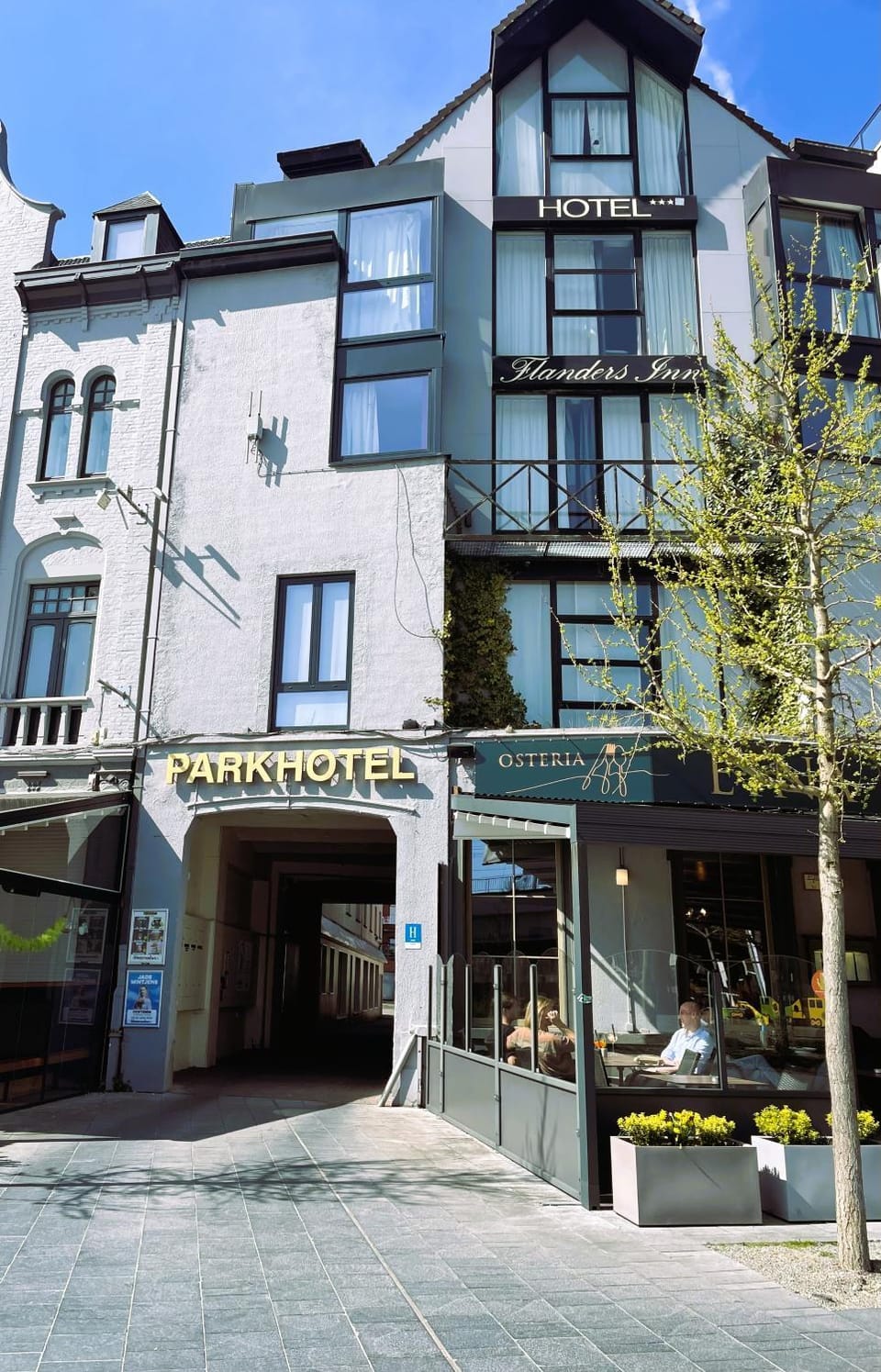 Property building, Facade/entrance