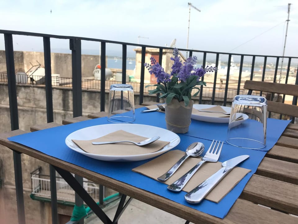 Balcony/Terrace, Decorative detail, City view, Sea view