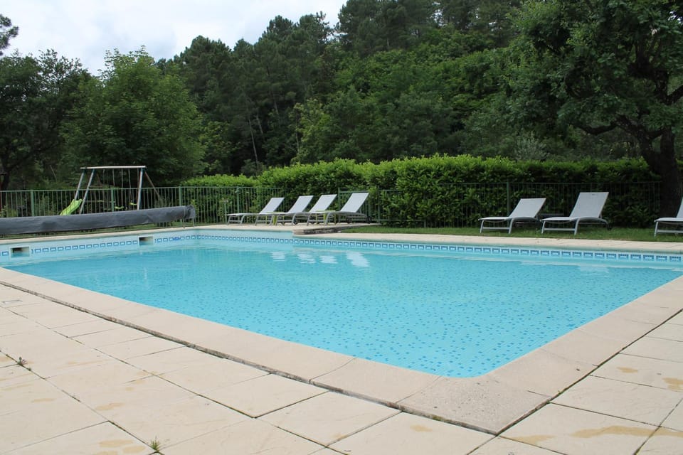 Swimming pool, sunbed