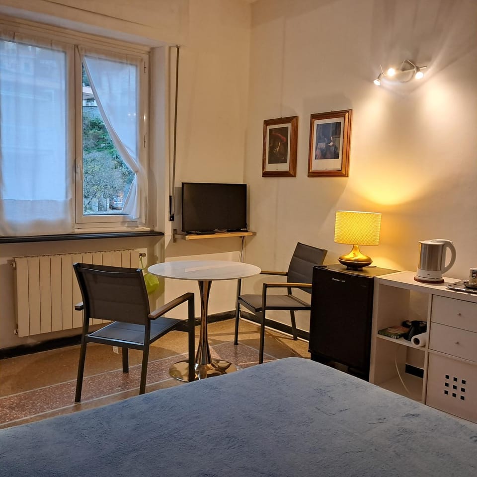 Photo of the whole room, hair dresser