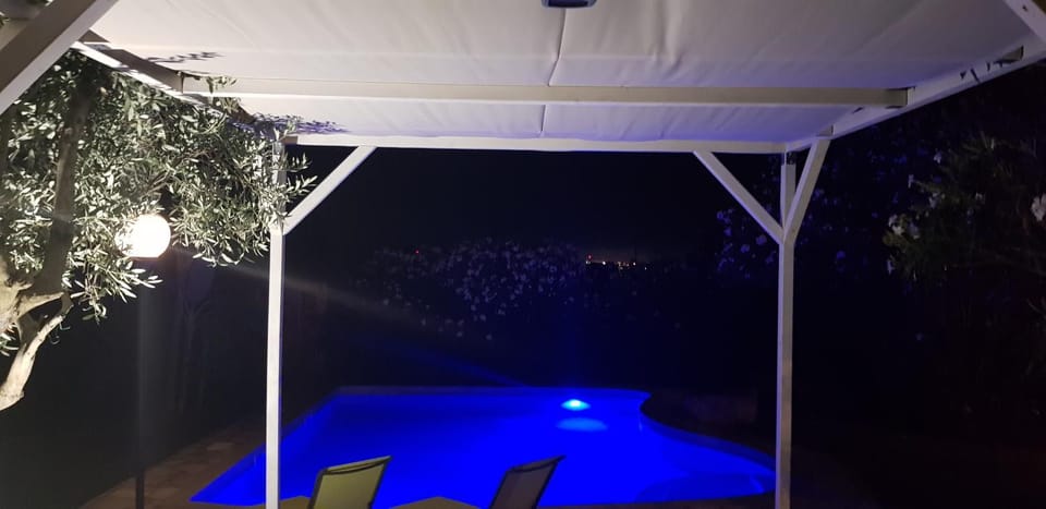 Garden, Evening entertainment, Pool view