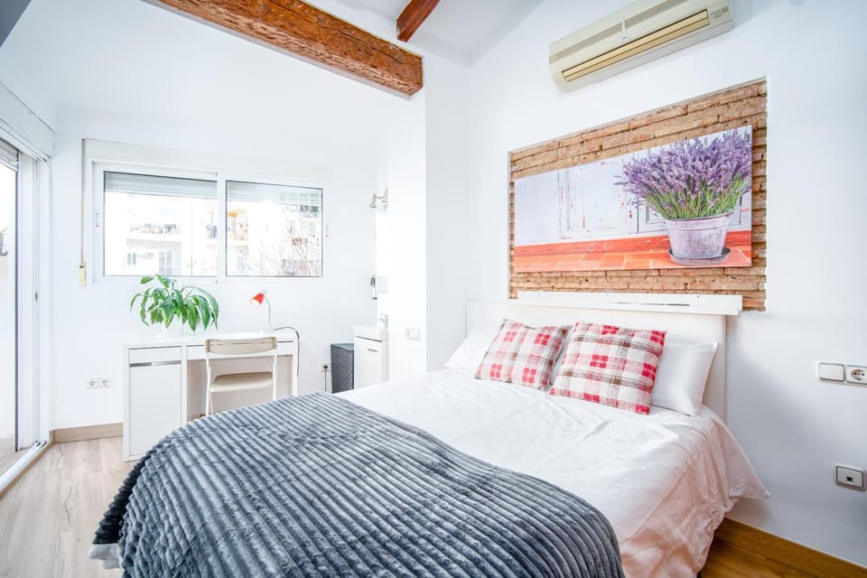 Bed, Lobby or reception, Photo of the whole room, Seating area, Bedroom, locker, air conditioner