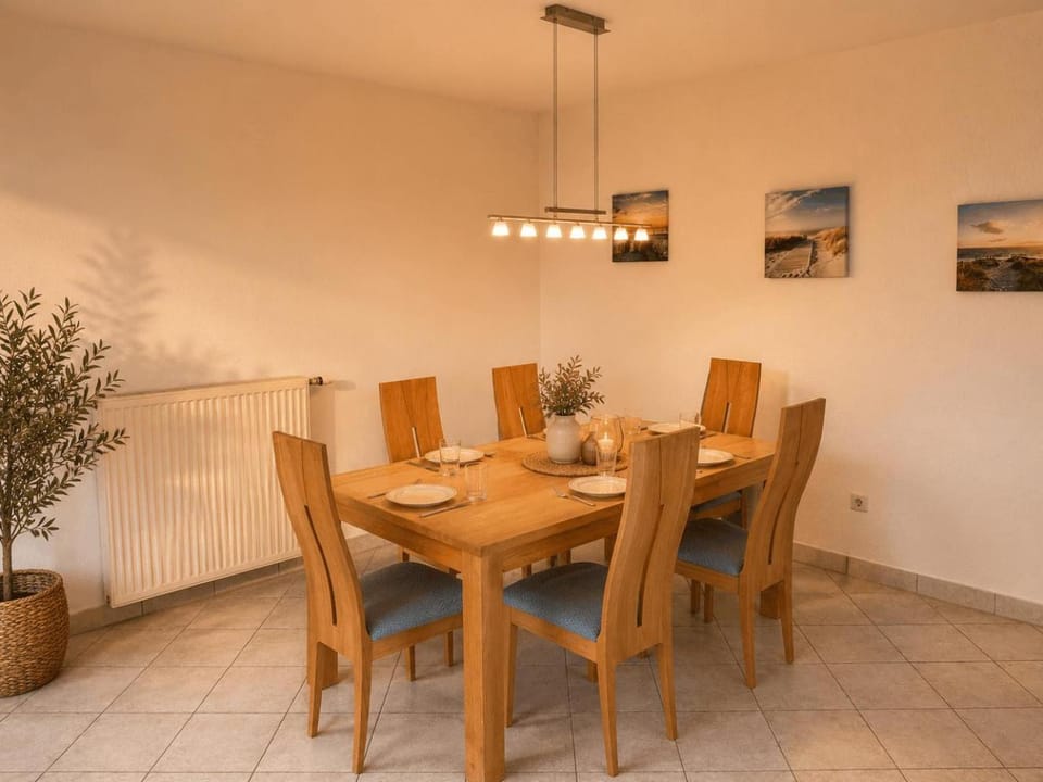 FH-Ostfrieslandtraum-mit-Wintergarten-und-eingezaeuntem-Grundstueck House in Lower Saxony, Germany
