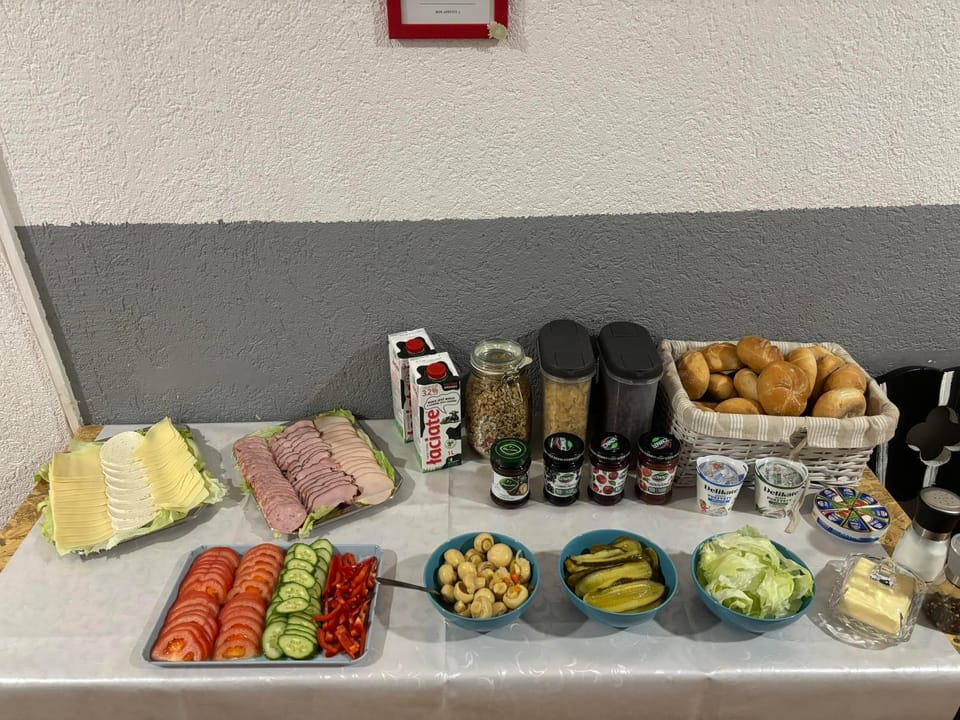 Food and drinks, Food, Breakfast, Continental breakfast, Buffet breakfast