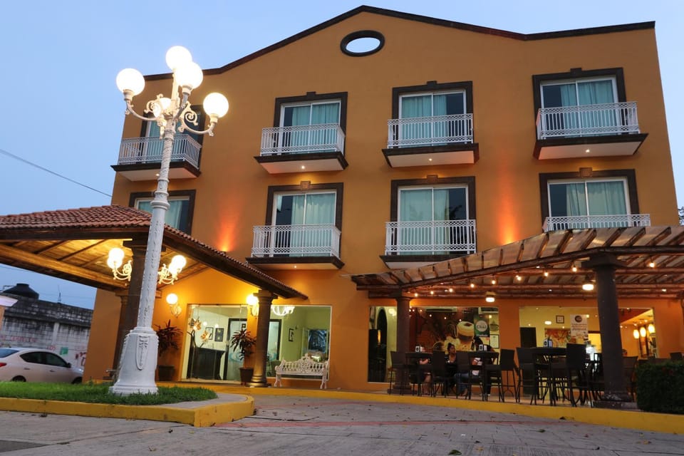 Facade/entrance, Off site