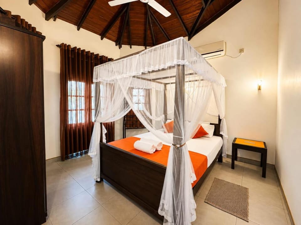 Photo of the whole room, Bedroom, air conditioner