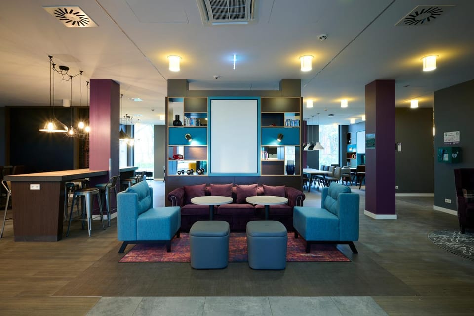 Restaurant/places to eat, Lounge or bar, Seating area