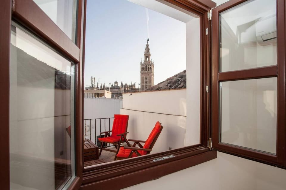 Bedroom, City view