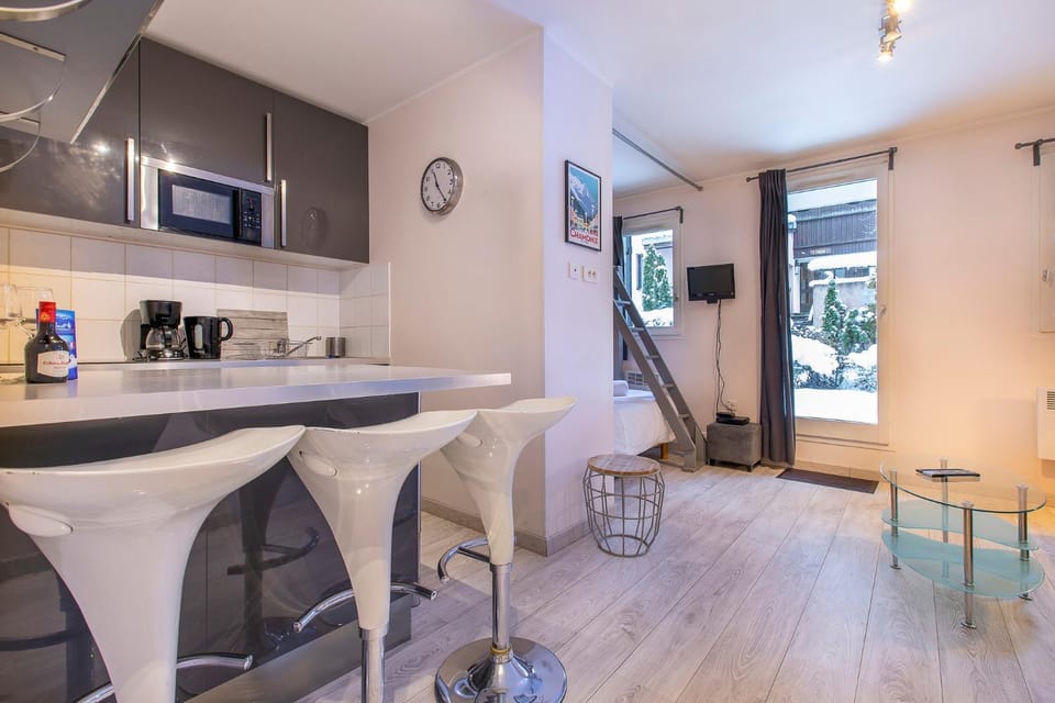 Kitchen or kitchenette, Living room, Dining area