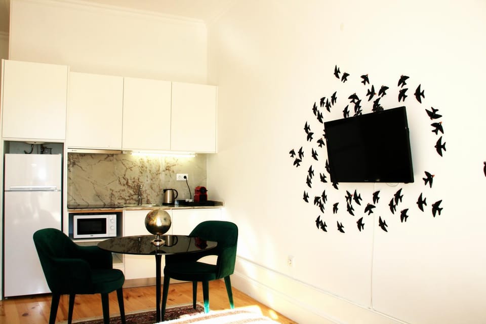 TV and multimedia, Coffee/tea facilities, Decorative detail, Dining area