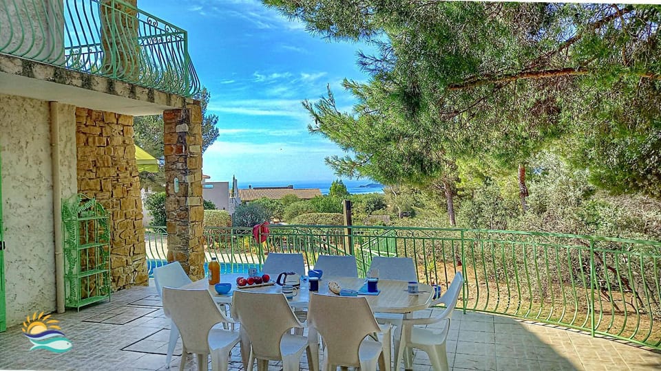 Patio, Day, Natural landscape, Garden, View (from property/room), Balcony/Terrace, Dining area, Garden view, Pool view, Sea view