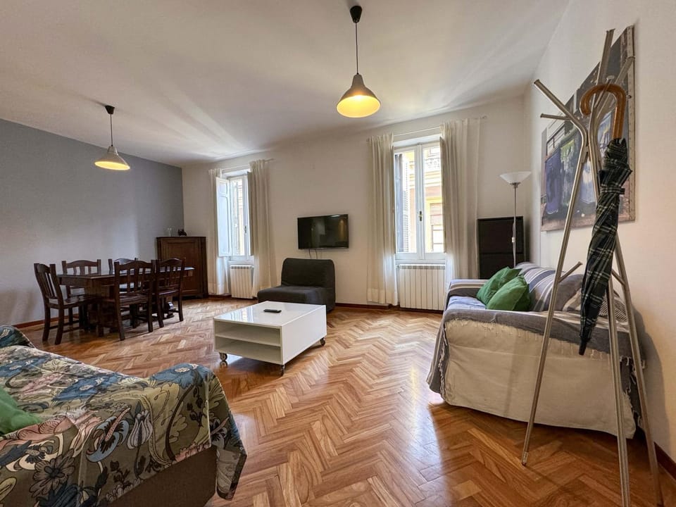 Communal lounge/ TV room, Bed, TV and multimedia, Living room, Photo of the whole room, Seating area, Evening entertainment