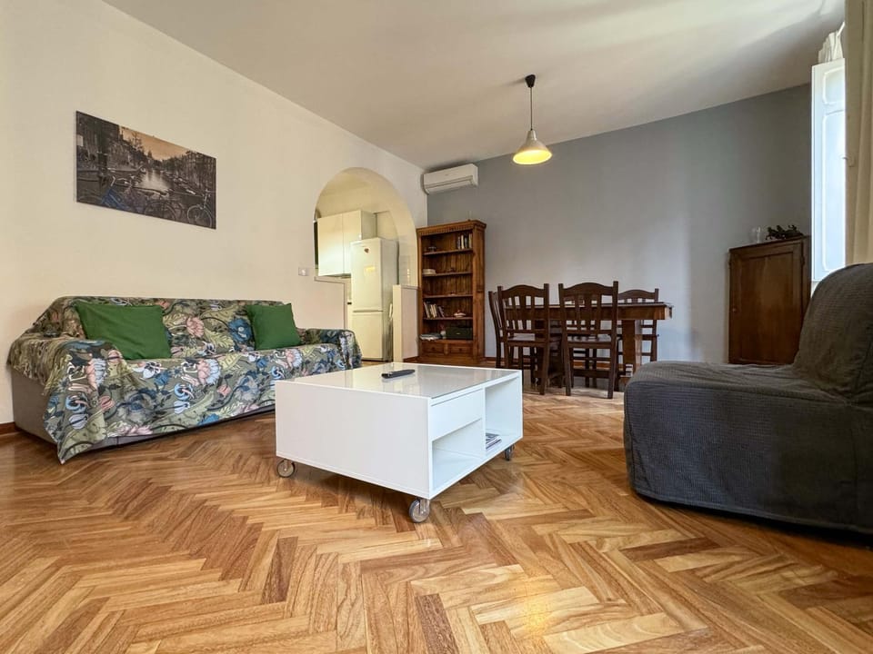 Living room, Photo of the whole room, Seating area, Dining area, Lunch