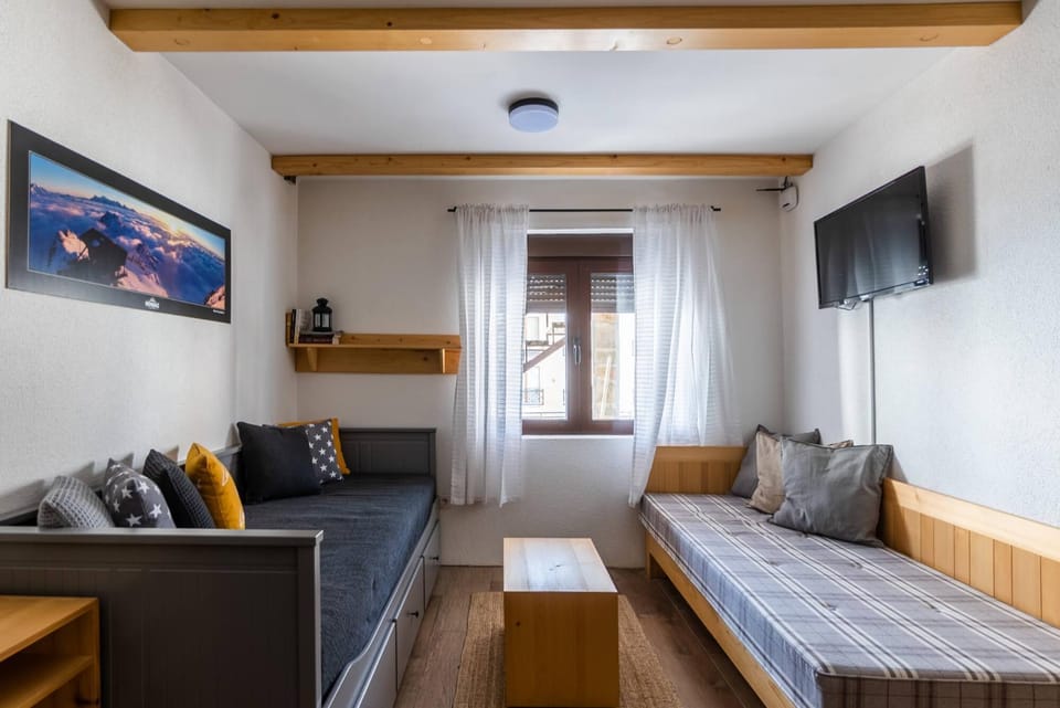 Bed, Living room, Seating area