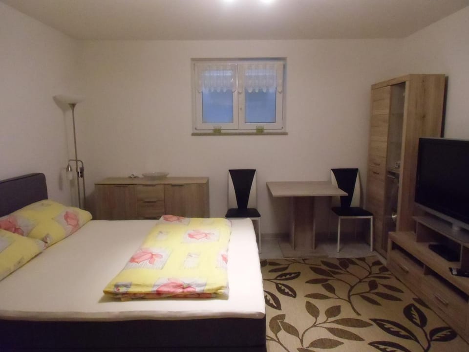 Photo of the whole room, Decorative detail